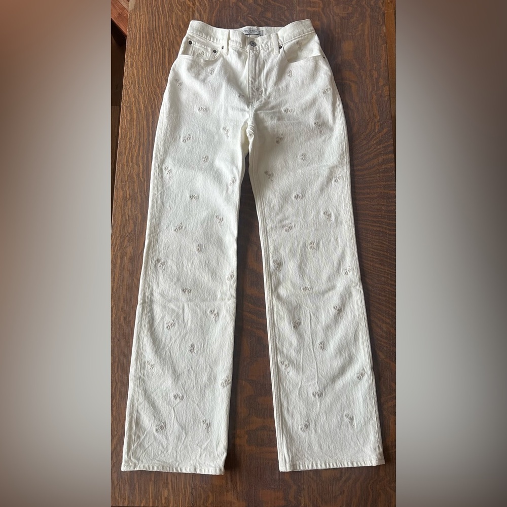 Abercrombie 90’s Relaxed Jean High Rise 26 / 2L long Embroidered